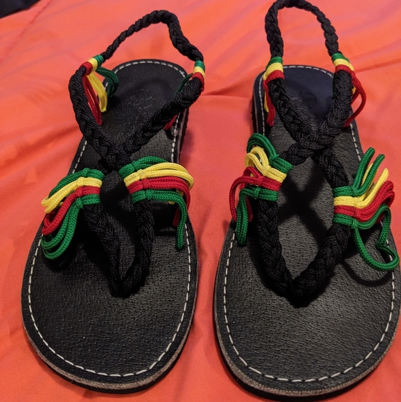 NWOT Island Toes Sandals with Red, Green and Yellow rope design Sz 6 - Picture 2 of 3